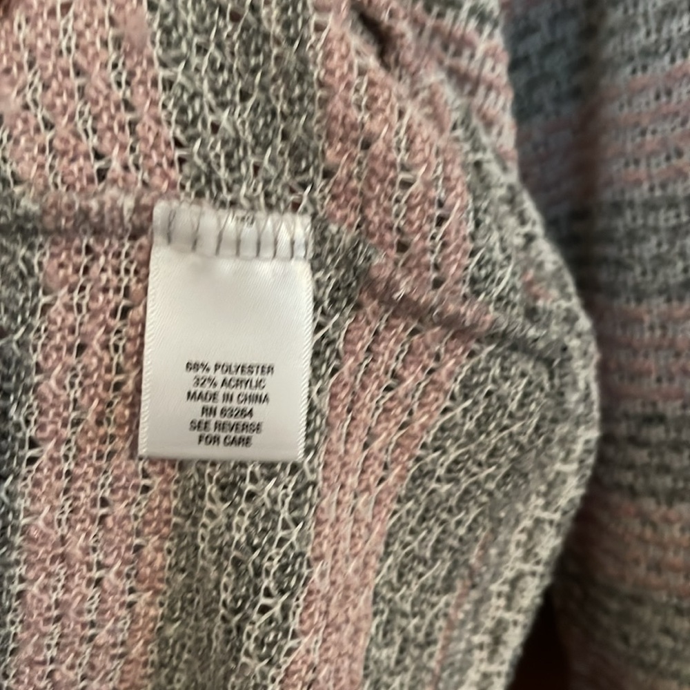 New spring sweater - Picture 3 of 3